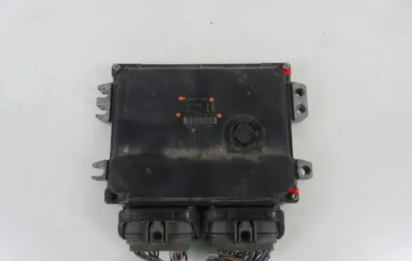 Suzuki Swift I Engine control unit/module 1123008171 3392073KH