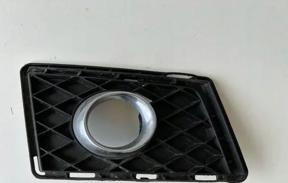 Mercedes-Benz GLK (X204) Front bumper lower grill 2048853623