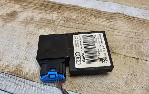 Audi A6 S6 C6 4F Clutch pedal sensor 4F0907658A 180002003D