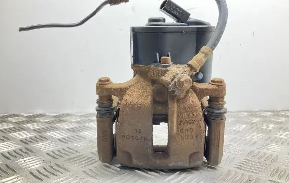 Audi Q3 8U Rear brake caliper 32332267