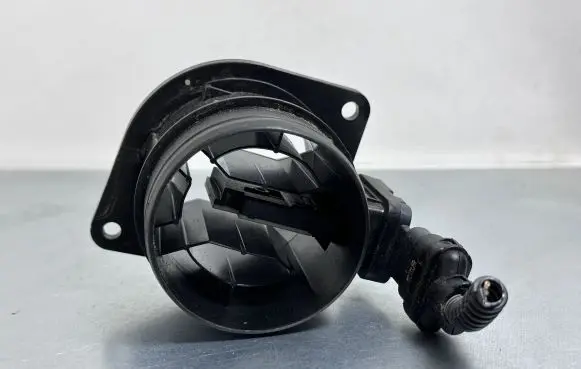 Volkswagen Golf VII Mass air flow meter 04L906461B