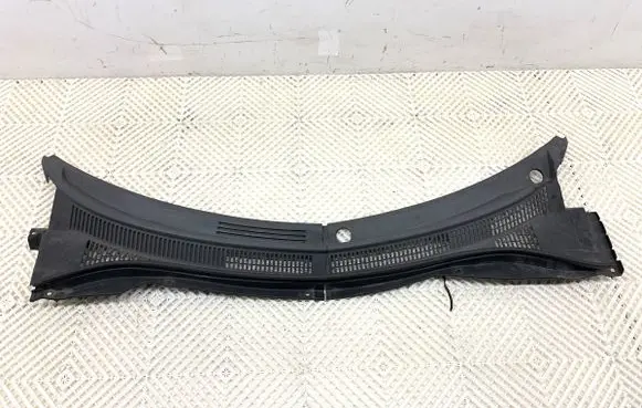 Suzuki Swift I Wiper trim 7234162J0