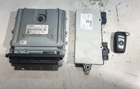 BMW 5 F10 F11 Engine ECU kit and lock set 8513250 0281017648 030091194