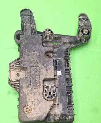 Volkswagen Caddy Battery tray 1K0915333
