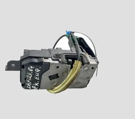Opel Zafira B Front door lock 13210748