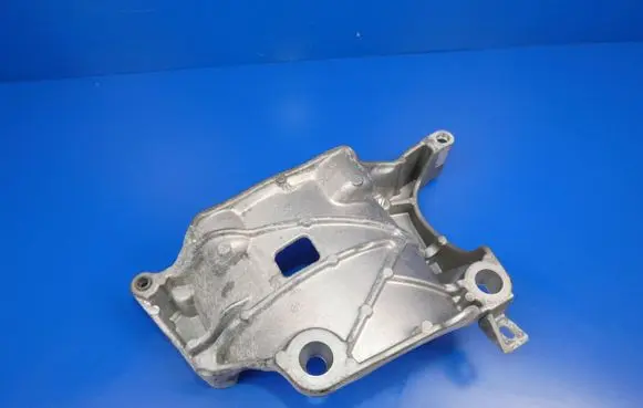 Volvo XC90 Generator/alternator bracket 31480101 B086A