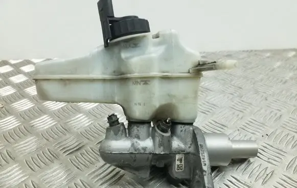 Volkswagen PASSAT B7 Master brake cylinder 3C2611301 5N0945459A