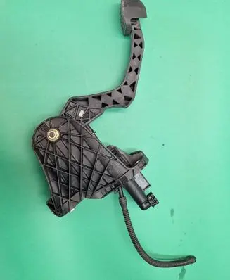 Volkswagen Golf V Clutch pedal 26082005 1721059 8400228718