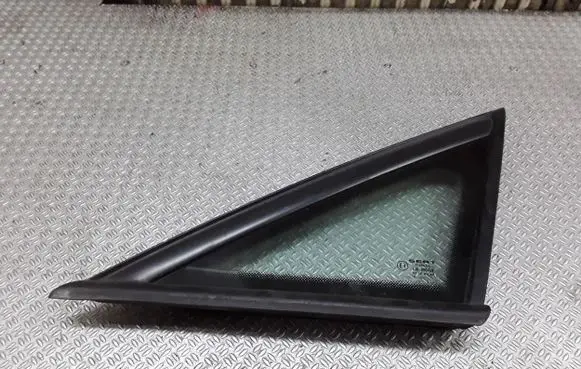 Seat Altea XL Front triangle window/glass 