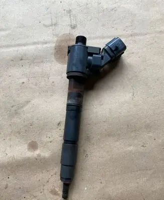 Volvo V40 Fuel injector VEA132370010CAA 11R50313