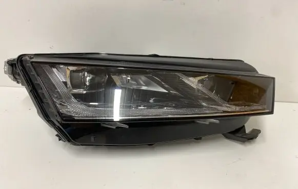 Skoda Octavia Mk4 Headlight/headlamp 5E4941016A 030111823400 992941572CD