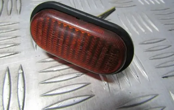 Front fender indicator light