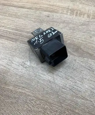 Renault Megane II Glow plug pre-heat relay 