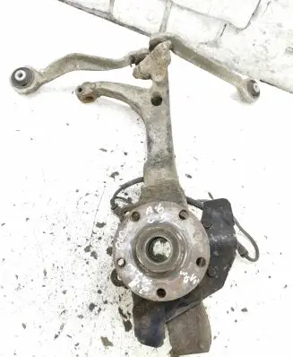 Audi A6 S6 C5 4B Front wheel hub