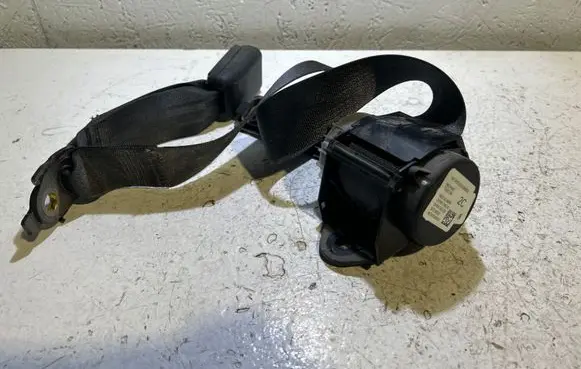 Dodge Challenger Rear seatbelt P6KE741X9AB 6406976 T5U235121682