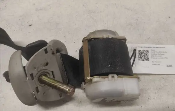 Toyota Corolla Verso AR10 Rear seatbelt H073811