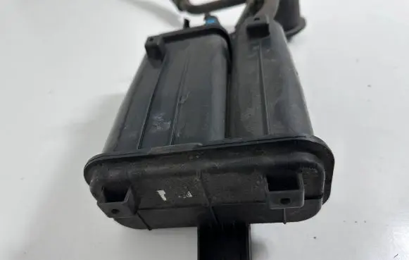 Active carbon filter fuel vapour canister