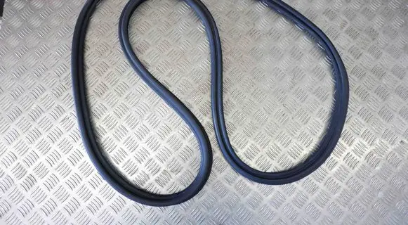 Trunk rubber seal (body)