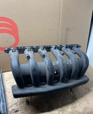 BMW 5 E39 Intake manifold 11611427618 2900301819