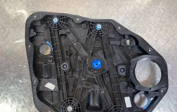 KIA Sorento IV Front window lifting mechanism without motor