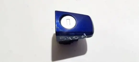 Opel Zafira B Front door lock (next to the handle) 