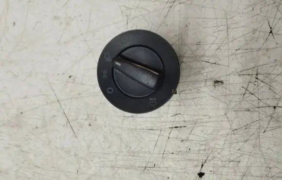 Volkswagen Golf IV Light switch 1C0941531