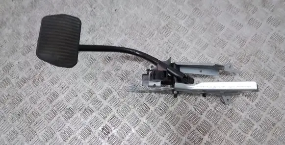 Volvo XC90 Brake pedal 