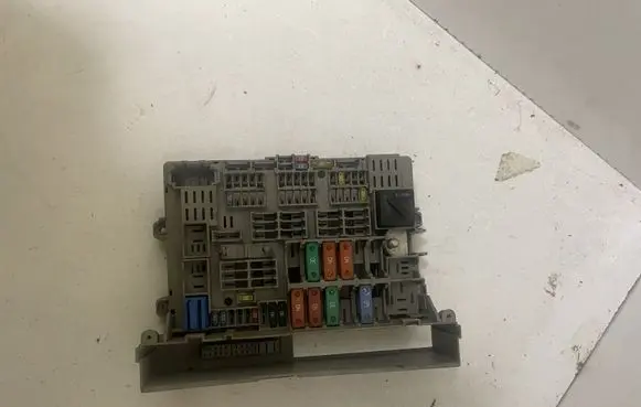 BMW 1 E81 E87 Fuse module 6906607