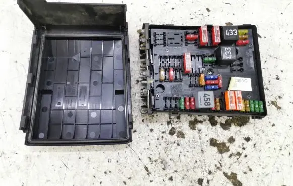 Volkswagen Golf Plus Fuse module 1K0937124K