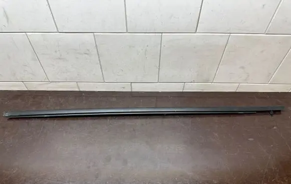 Honda HR-V Front door trim (molding)