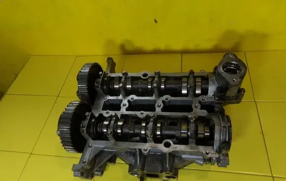 Ford Focus Engine head PBCM5G6090GE 19SP10