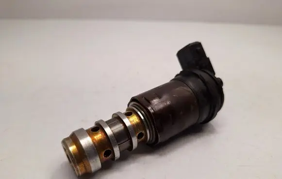 BMW 1 E81 E87 Camshaft vanos timing valve 1707323 11361707323