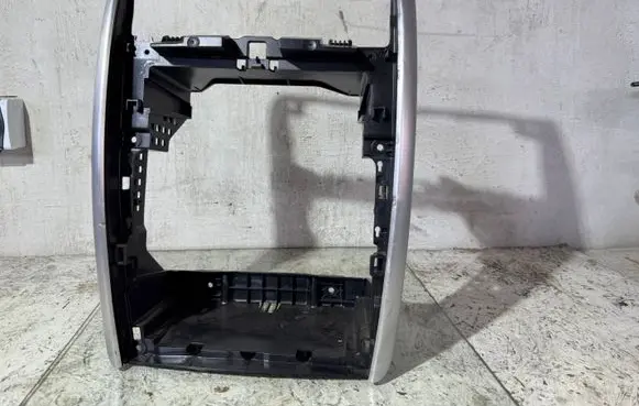 Mercedes-Benz B W245 Radio/GPS head unit trim 