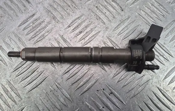 Mercedes-Benz CLS C219 Fuel injector A6420701987 0445115