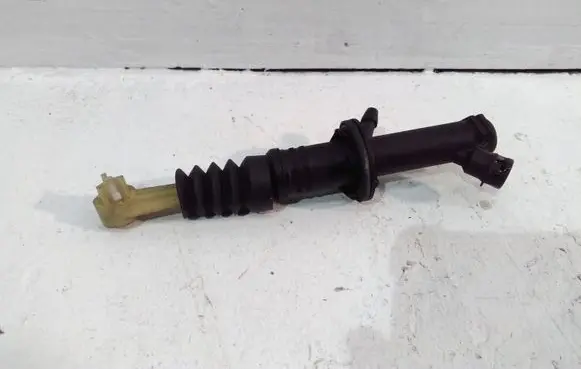 Renault Megane III Clutch master cylinder 306107195R