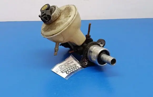 Volkswagen Golf III Master brake cylinder
