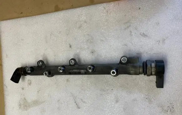 BMW 1 E81 E87 Fuel main line pipe 0445214030 7478714030 076715L5