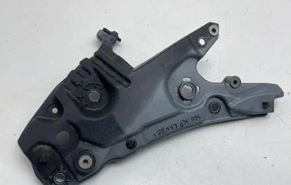 Volvo S60 Fender mounting bracket 32288930 PA66GF50 CCBBA