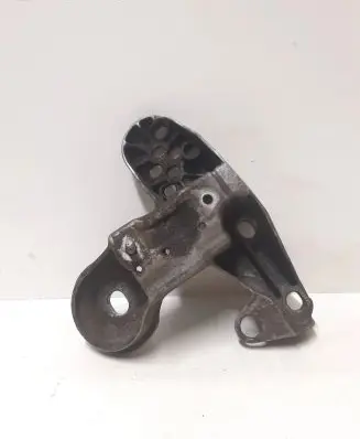 Audi A4 S4 B5 8D Engine mounting bracket 4B0199351