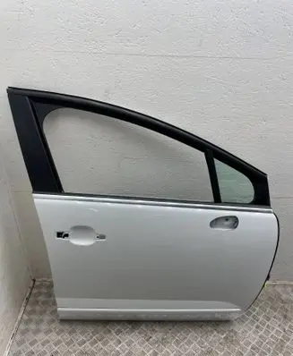 Peugeot 5008 Front door