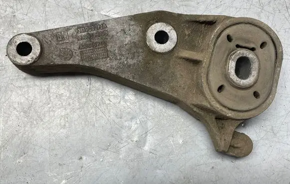 Opel Combo C Engine mount bracket 13117089