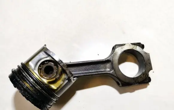Lancia Lybra Piston with connecting rod