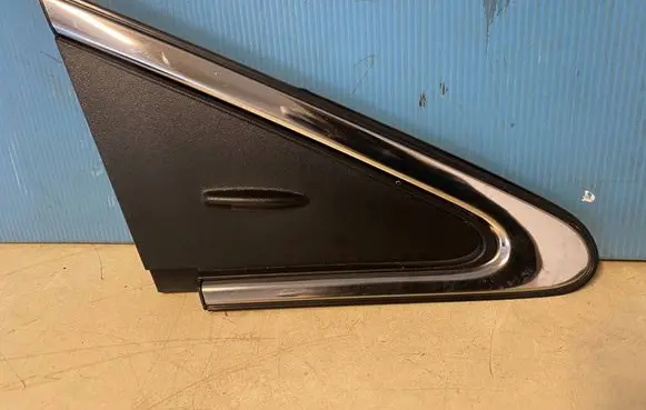 Toyota Avensis T270 Front door glass trim molding 6011705021
