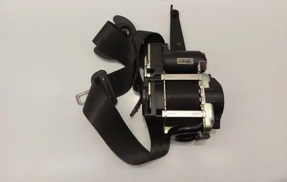 Volkswagen PASSAT B8 Front seatbelt 631627100B 4H0857732
