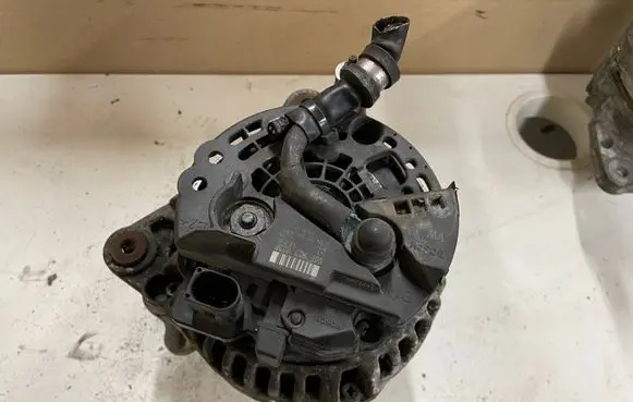 Volkswagen Caddy Generator/alternator 06F903023F 0124525091