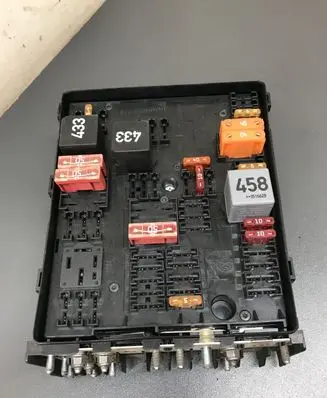 Volkswagen Golf V Fuse module