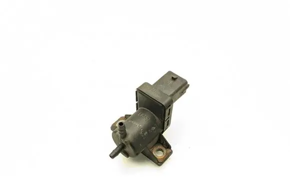 Opel Astra J Vacuum valve 55566051