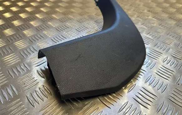 Foot area side trim