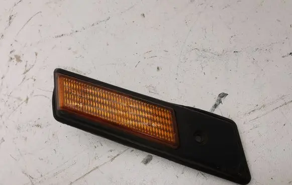 Front fender indicator light