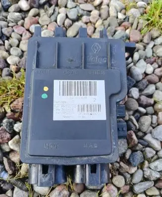 Renault Laguna III Power management control unit 243800002R 260408002503 PRT02010